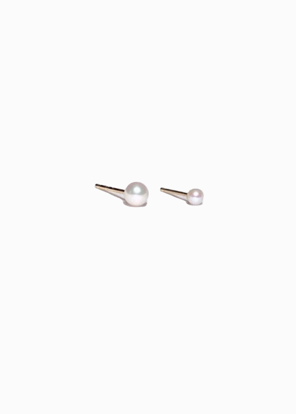 earstud white pearls